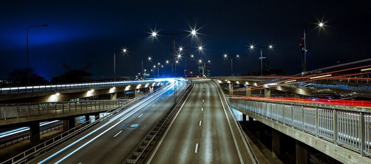 کاربرد و اهمیت چراغهای خیابانی