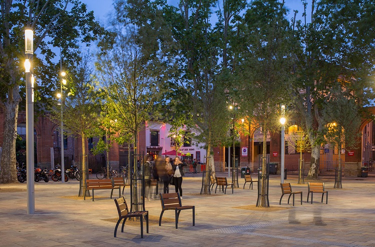 نور پردازی با چراغ های پارکی