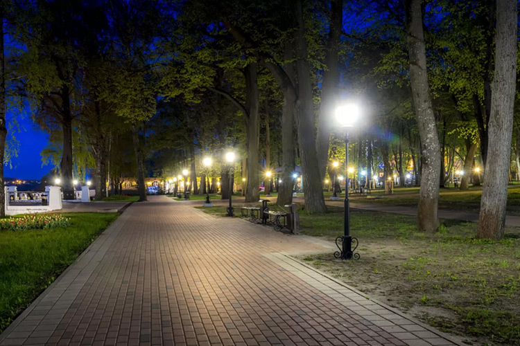 تفاوت چراغ پارکی و چراغ باغی