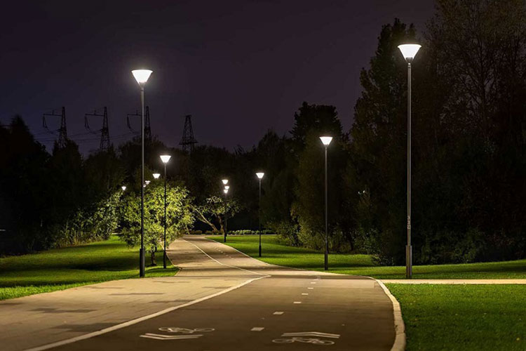 چراغ‌های پارکی به ارتفاع 2 تا 4 متری